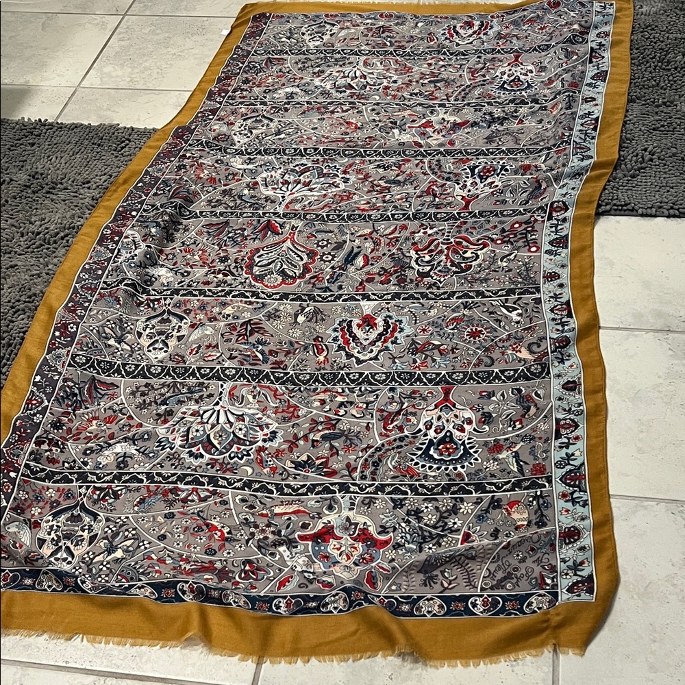 Stylish Paisley Scarf with Gold Border